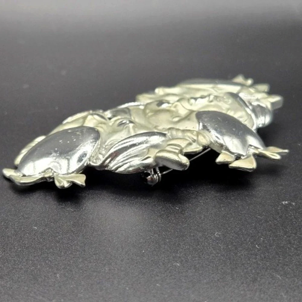 Vintage Silver Tone Brooch Pin Five Faces‎ Women Hats Bows Art Deco Style